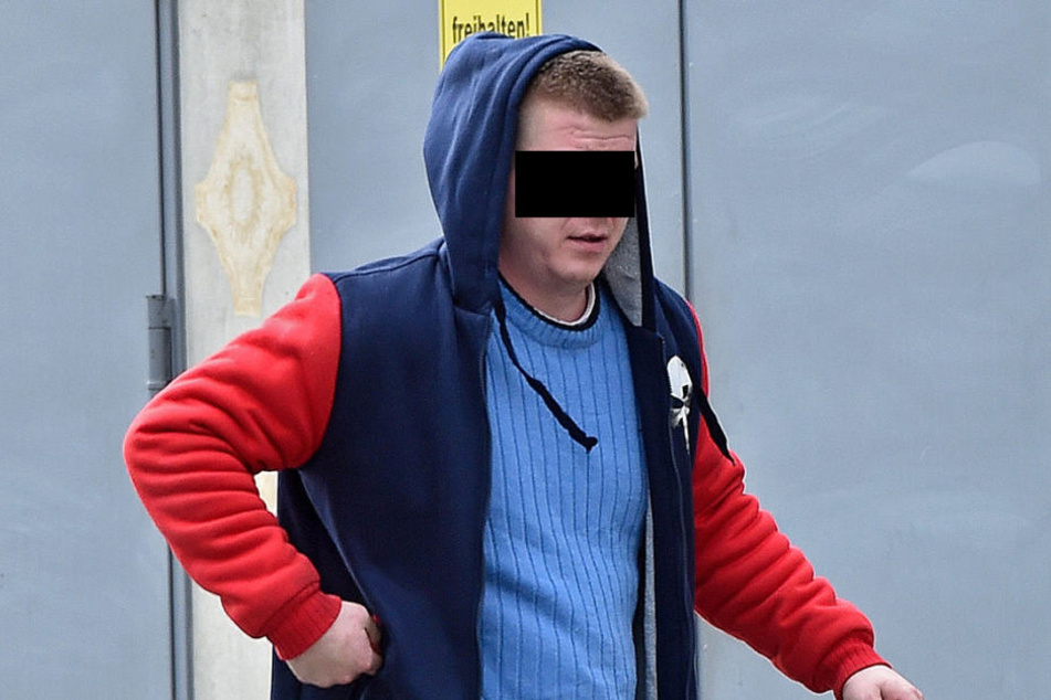 Matthias L. (25) stand sogar unter Bewährung, als er den Suff-Unfall im Radlader verursachte.