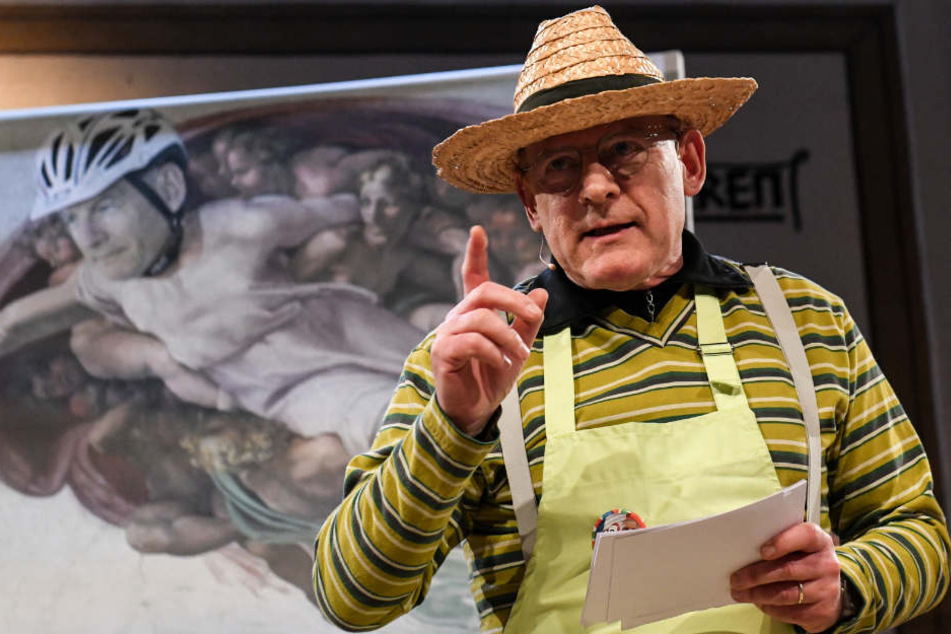 Als Zeuge geladen (und in Gärtnermontur): Winfried Hermann.