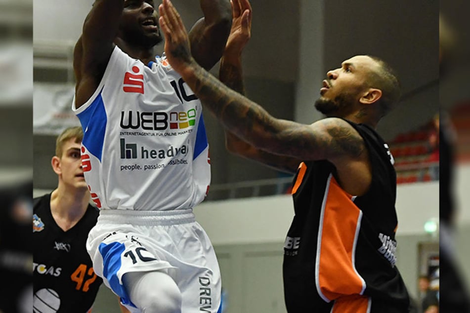 Sergio Kerusch (28, re.) wurde am Dienstag operiert. Müssen Familie und Fans des Basketballers um sein Leben bangen?