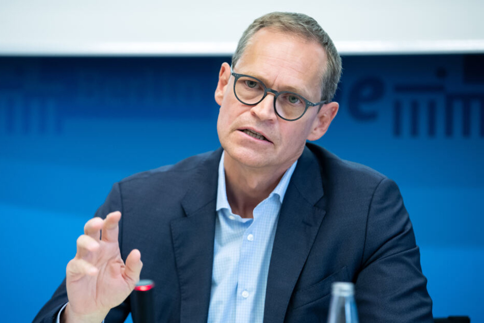 Berlins Regierender Bürgermeister Michael Müller will die Jahreskarte der Berliner Verkehrsbetriebe drastisch reduzieren.