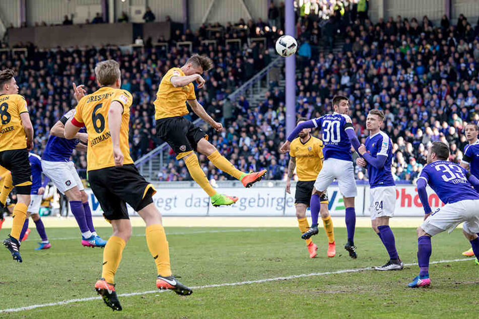 Hier erzielt der Dynamo-Angreifer das 3:0.
