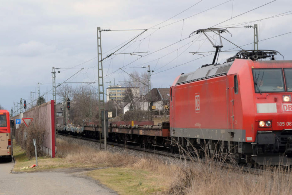 Laute Güterzüge können nervig sein. (Symbolbild)