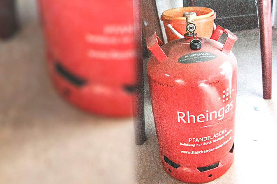 Der Verkäufer hatte aus dieser Propangasflasche Gas ins Bad gelassen. Das Haus, das einst der Oma von Martin S. gehörte, wurde völlig demoliert.