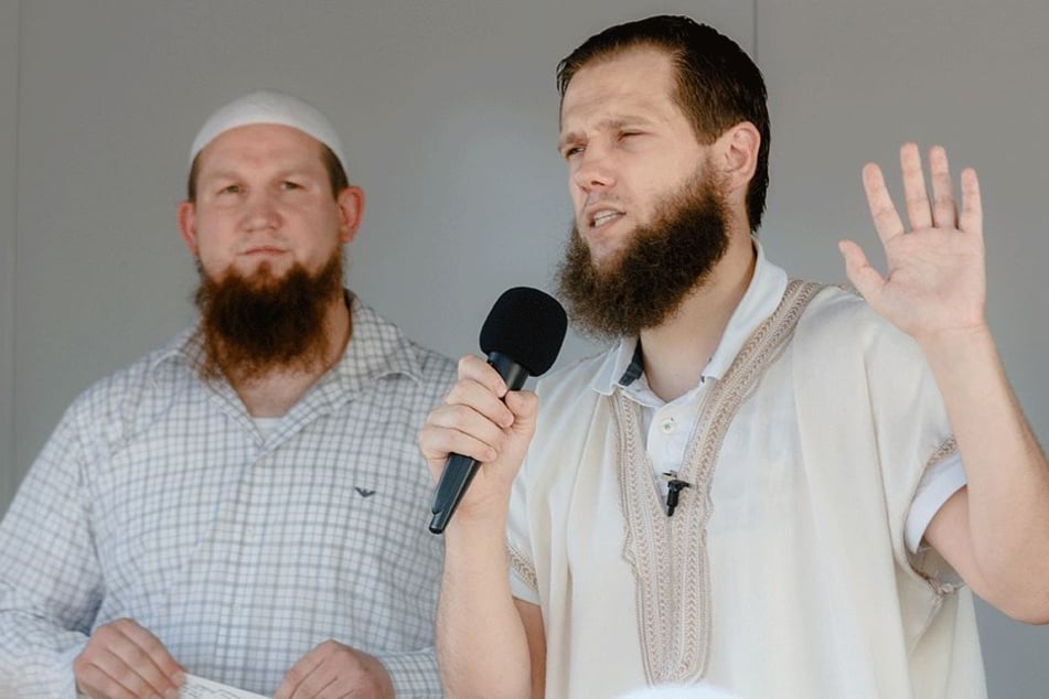 Die islamistischen Prediger Pierre Vogel (39, links) alias "Abu Hamza" und Sven Lau (36, rechts) alias "Abu Adam" sind in Deutschland mehr als umstritten. (Archivbild)