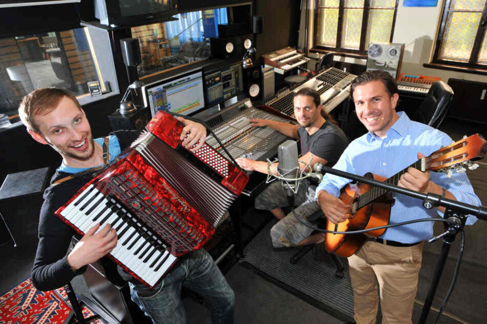 Mit Musiker Martin Schmitt (30, li.) verbindet Henrik Bonesky (38, re.) eine langjährige Freundschaft. Jetzt stehen sich die beiden als Kontrahenten gegenüber.