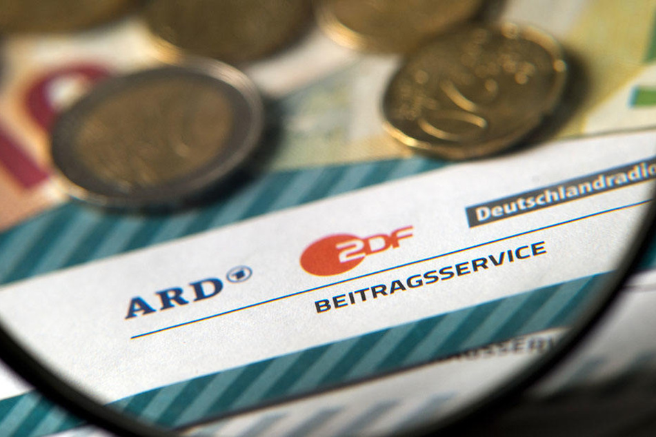Im Streit um die Rundfunkgebühren und einer Erpressung wurde eine Frau zu einer Geldstrafe von 4800 Euro verurteilt. (Symbolbild)