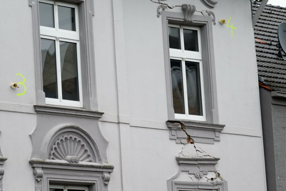 Rund 50 Bewohner der evakuierten Häuser sind bei Verwandten und Freunden untergekommen.