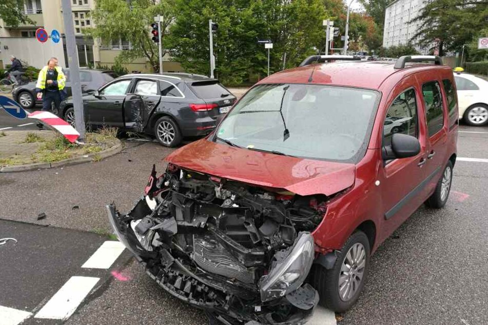 Am Mercedes entstand Totalschaden.