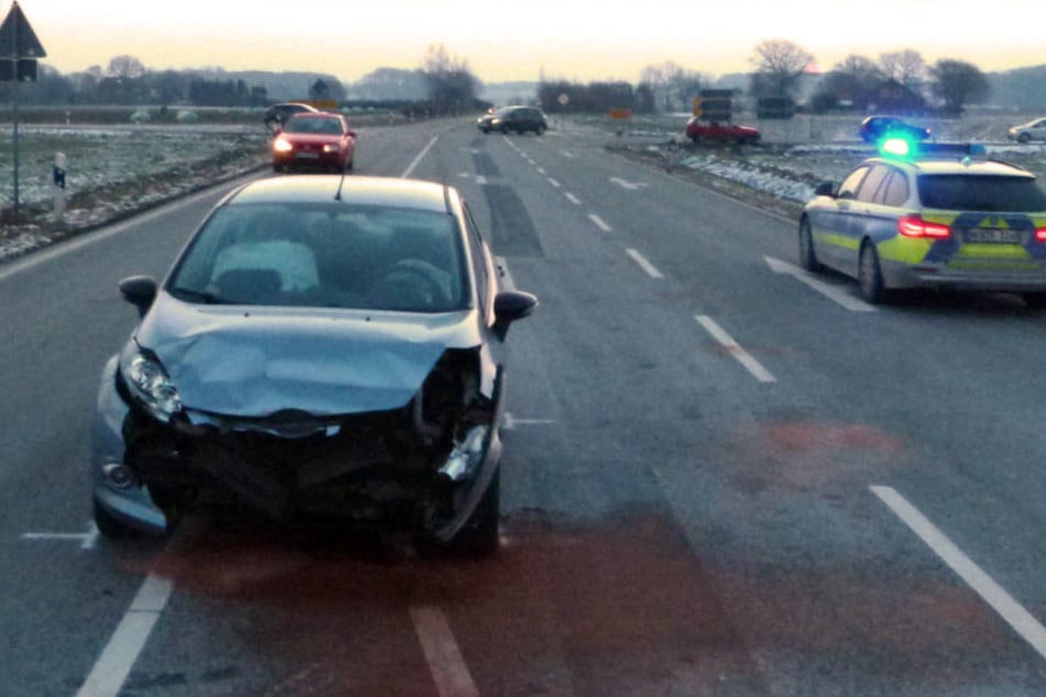 Beide Autos mussten abgeschleppt werden.