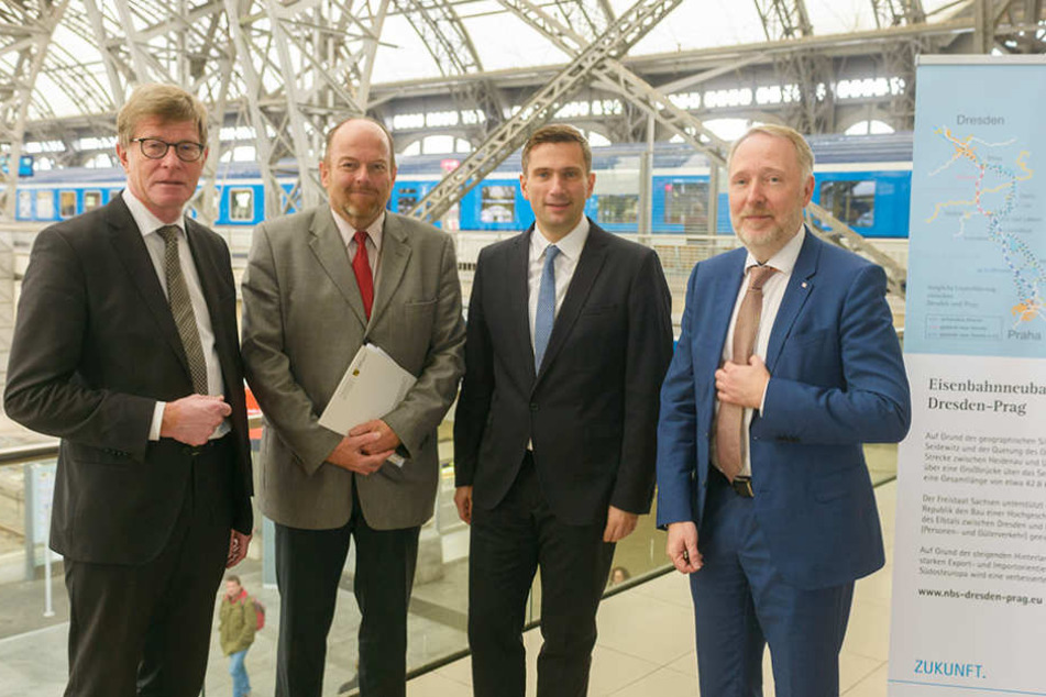 Legten sich für den Neubau ins Zeug (v.l.n.r.): Eckart Fricke, Jiri Kudela, Martin Dulig und Alexander Kaczmarek.