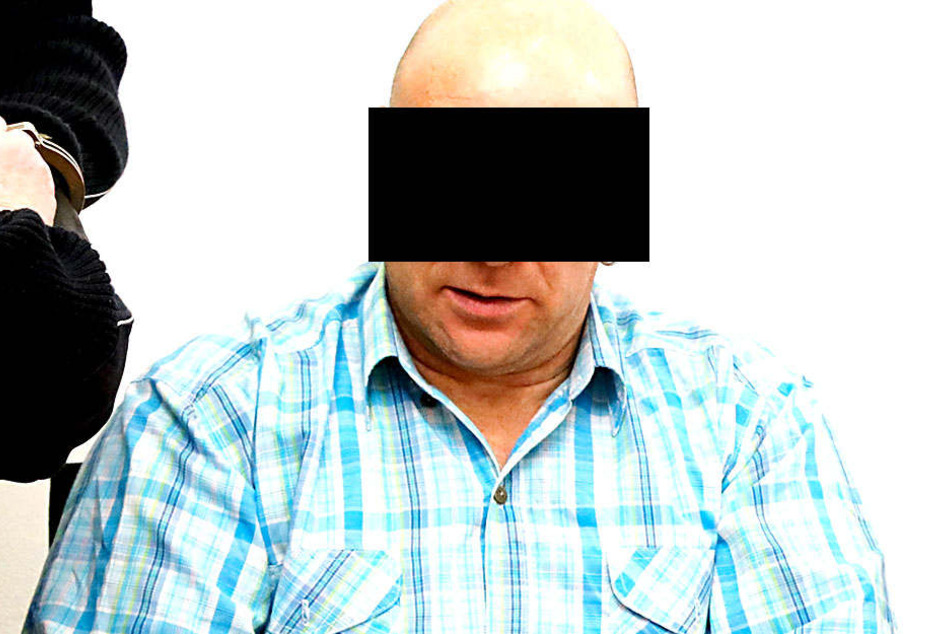 Alexander K. (47, l.) bekam am Donnerstag vom Landgericht Chemnitz Knast-Rabatt