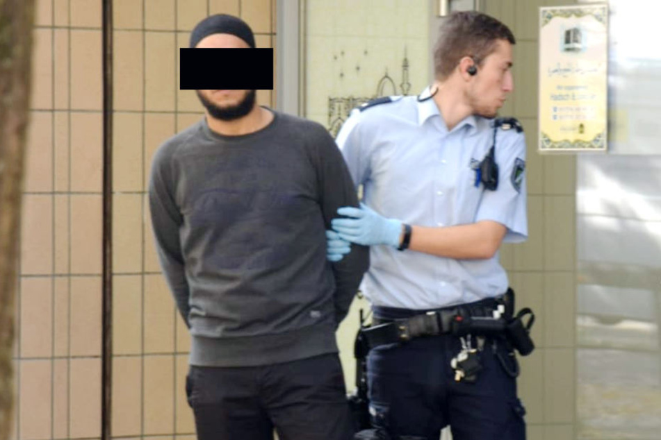 Ein Mann wurde bei dem Einsatz vorläufig festgenommen.