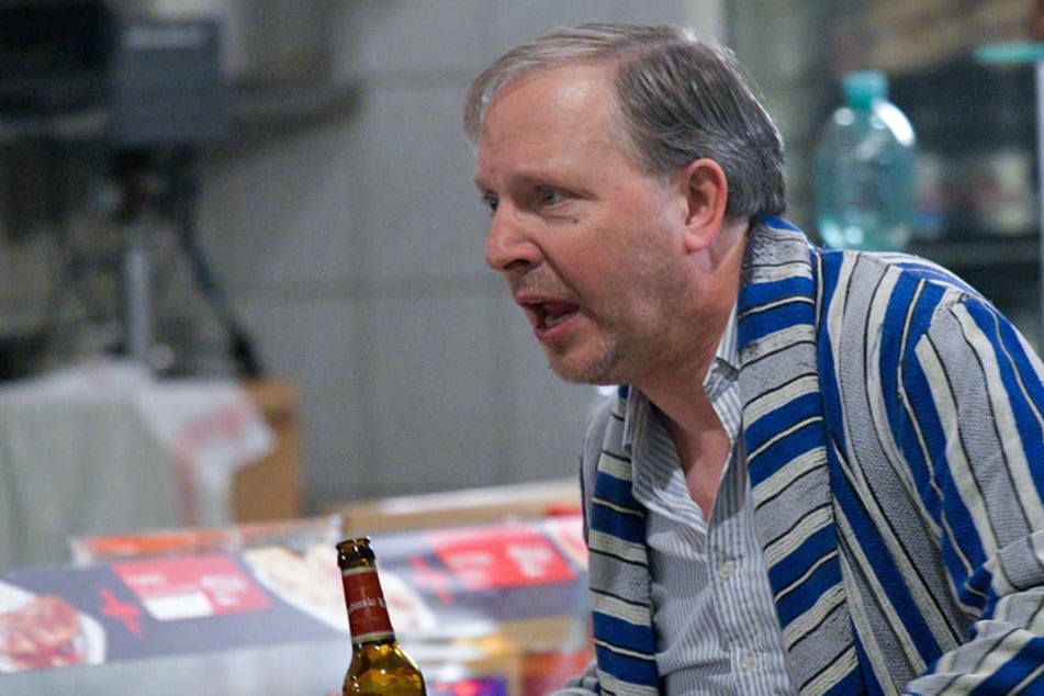 Der Schauspieler Olli Dittrich (61, als Dittsche) bei Dreharbeiten in der Eppendorfer Grill-Station.