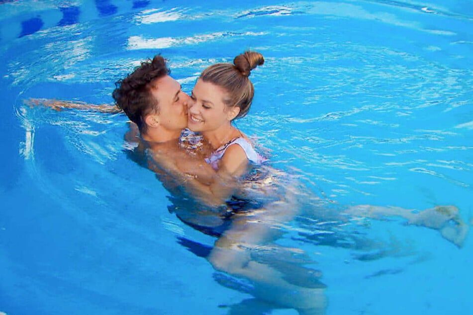 Maxim und Nadine turteln im Pool - aber ist das genug?