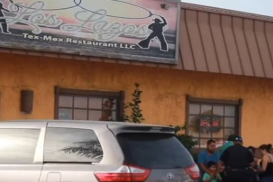 Der Vater ging in dieses Restaurant, um zu arbeiten.