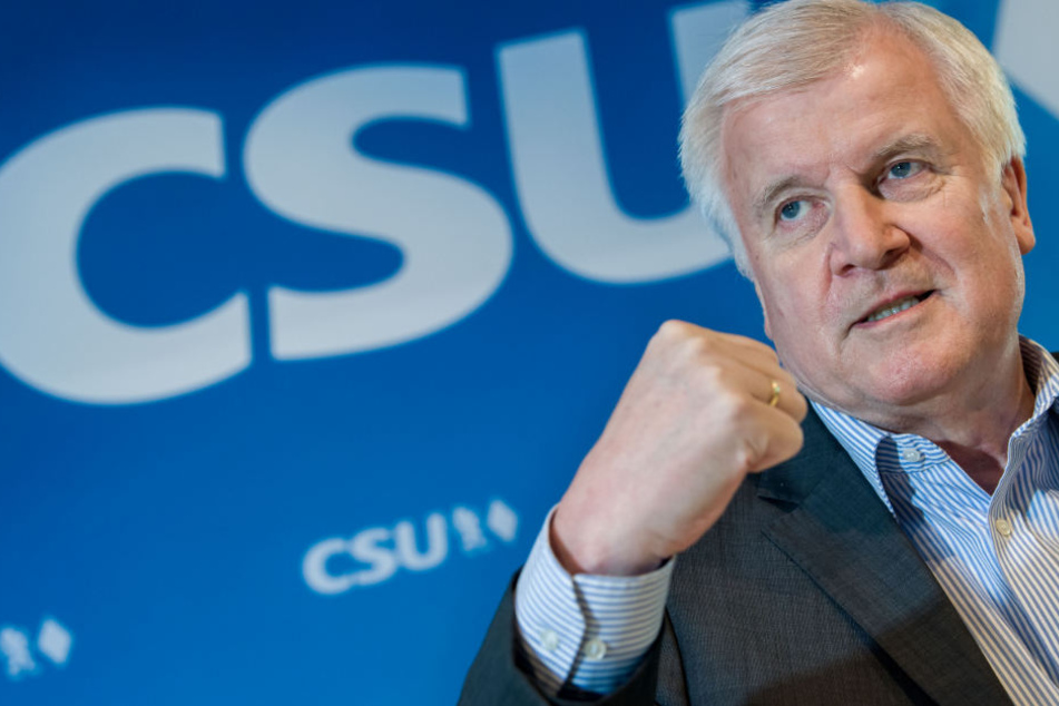 Horst Seehofer, CSU-Vorsitzender und Bundesminister für Inneres, Heimat und Bau, spricht auf einer Pressekonferenz.
