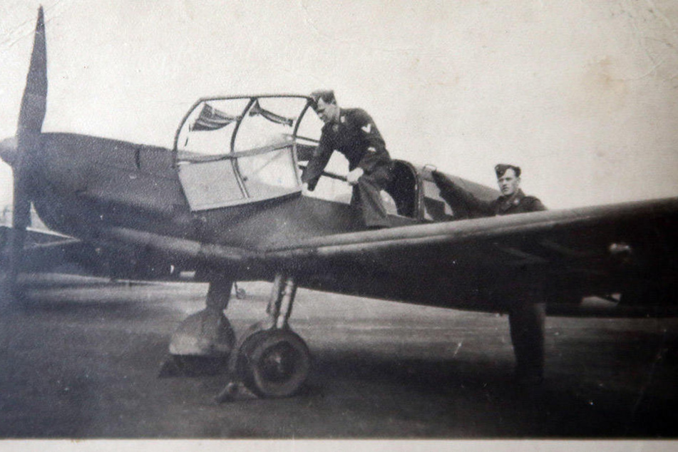 Waldemar Günther im Zweiten Weltkrieg mit einem Fliegerkollegen. Weil er schon Erfahrung als Segelflieger hatte, wurde der Zwickauer zur Luftwaffe eingezogen.