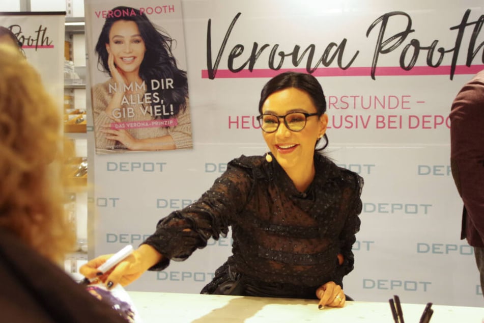 Verona Pooth bei der Signierstunde im Kölner "Depot"-Store.