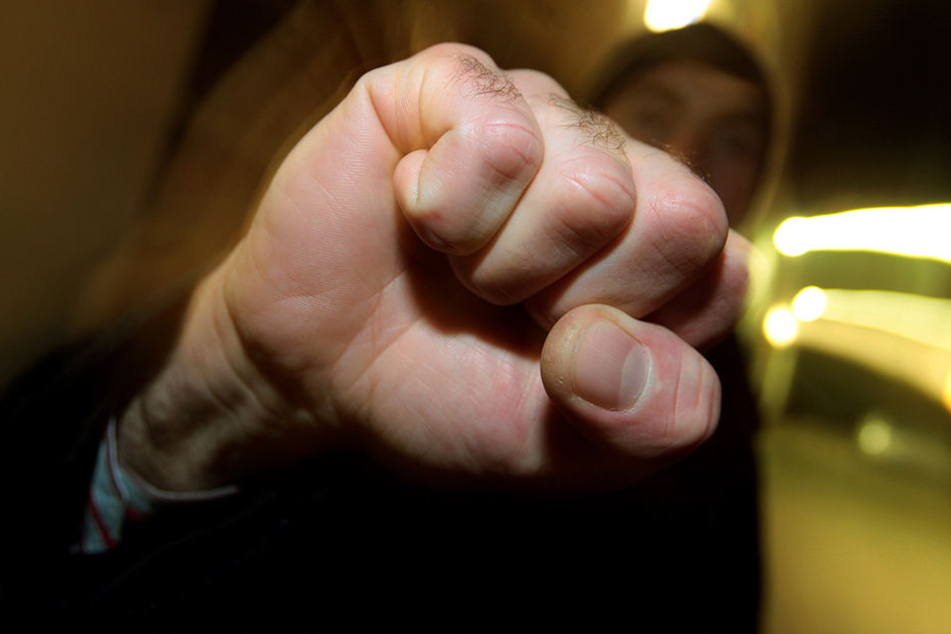 Der 16-Jährige hatte sich erst mit einem Landsmann geprügelt und versuchte dann auf diesen einzustechen.