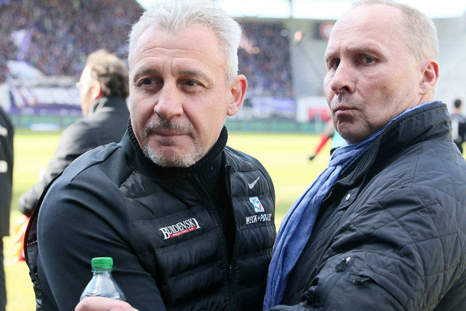 Will eine Verabschiedung: Präsident Helge Leonhardt (r.) und Pavel Dotchev.