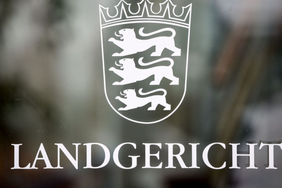 Die Aufschrift steht an der Eingangstür zum Landgericht Konstanz.