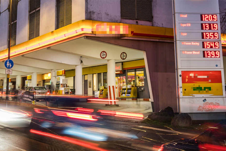 Der Überfall ereignete sich gegen 21 Uhr unweit der Tankstelle (Symbolbild).