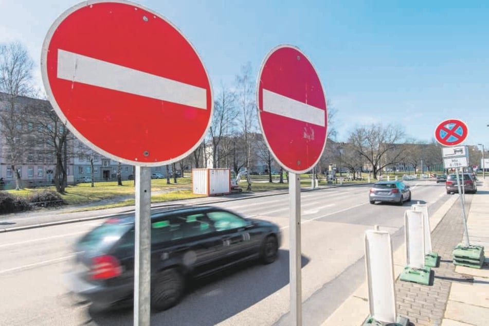 Hier droht ab Montag Stau: Auf der Augustusburger Straße wird landwärts gebaut, eine Fahrtrichtung fällt weg.