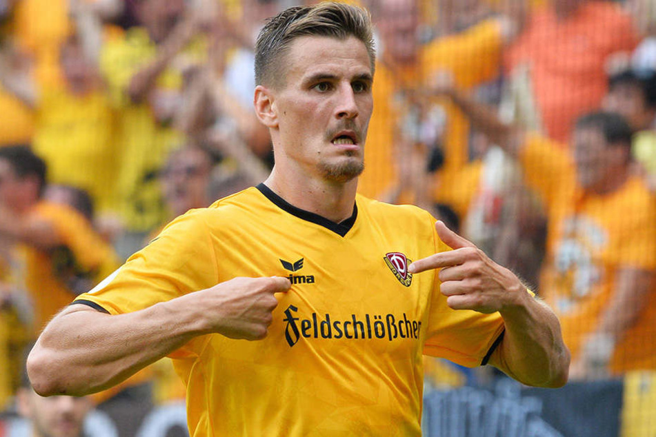 Stefan Kutschke zeigte nach seinen Toren gern aufs Dynamo-Emblem. Nach seinem Weggang zum FC Ingolstadt wird das von den Dresdner Fans kontrovers diskutiert.