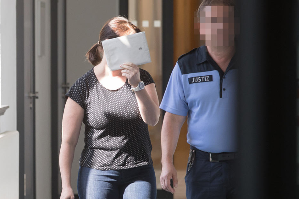 Peggy J. (34) kam aus der JVA Chemnitz zu ihrem Betrugs-Prozess am Dresdner
Amtsgericht.