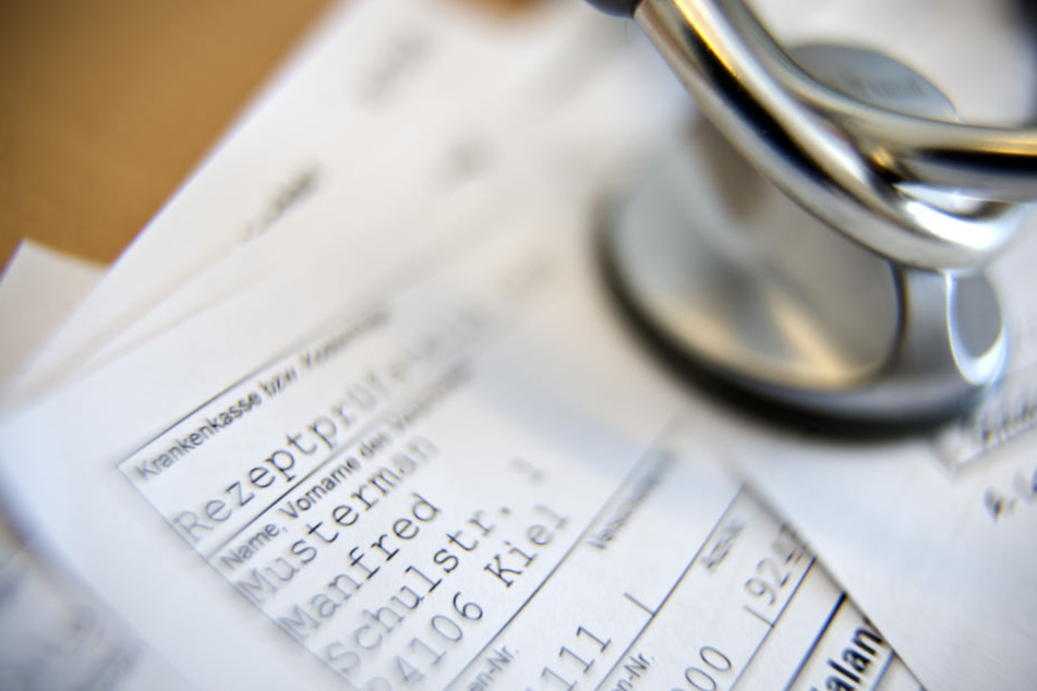 Statt die Narkosemittel mit der Krankenkasse abzurechnen, verlangte er das Geld privat vom Patienten. (Symbolbild)