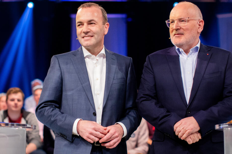 Der CSU-Politiker Manfred Weber (l.) hat laut einer Umfrage die Nase aktuell klar vorn.