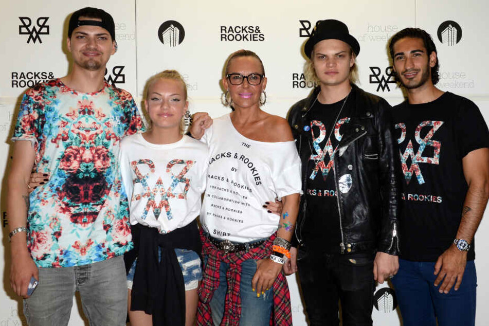 Natascha Ochsenknecht (54) mit ihren Kindern Jimi Blue (27, v.l.), Cheyenne (19), Wilson Gonzalez (29) und ihrem Ex-Freund Umut Kekilli (35).