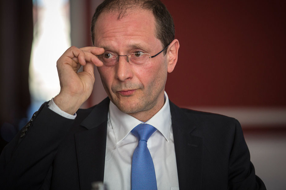 Minister Markus Ulbig (52, CDU) ist mit der Beschwerdestelle zufrieden. Ihre
Einrichtung stand im CDU/SPD-Koalitionsvertrag.