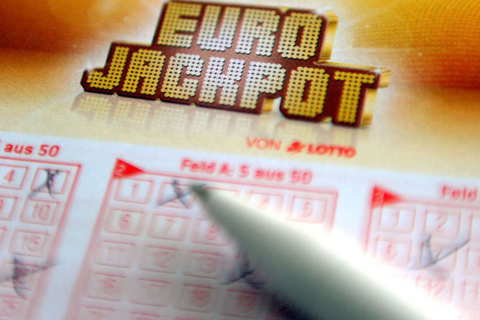 Eine Computerpanne sorgt für reichlich Probleme für Lottospieler am letzten Samstag des Jahres.