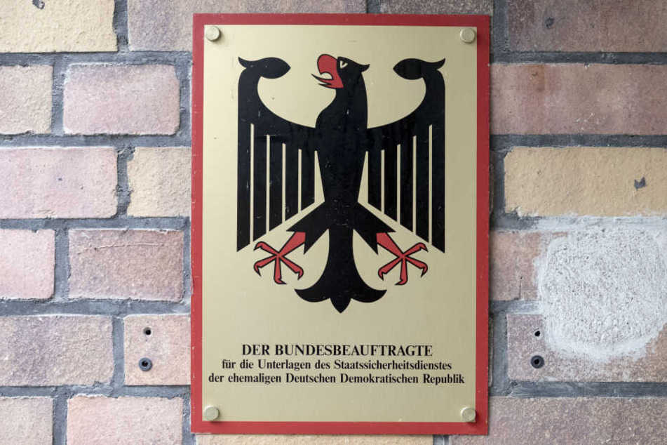 Bislang ist das Archiv Kernstück der Stasi-Unterlagen-Behörde, die als Errungenschaft der friedlichen Revolution vom Herbst 1989 gilt.