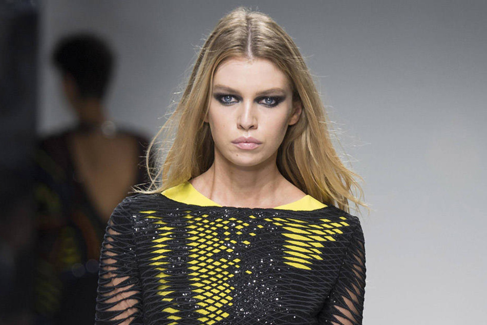 Stella Maxwell beherrscht sämtliche Modelfacetten. Das Unterwäsche-Shooting im Bett genau wie eine Modenschau.
