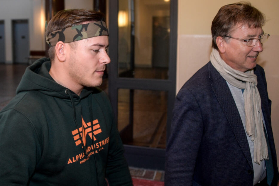 Rustem Ramaj alias Leon Machère (links), mit seinem Anwalt Norbert John bei einem Gerichtstermin. Damals ging es um einen "Polizei-Prank".