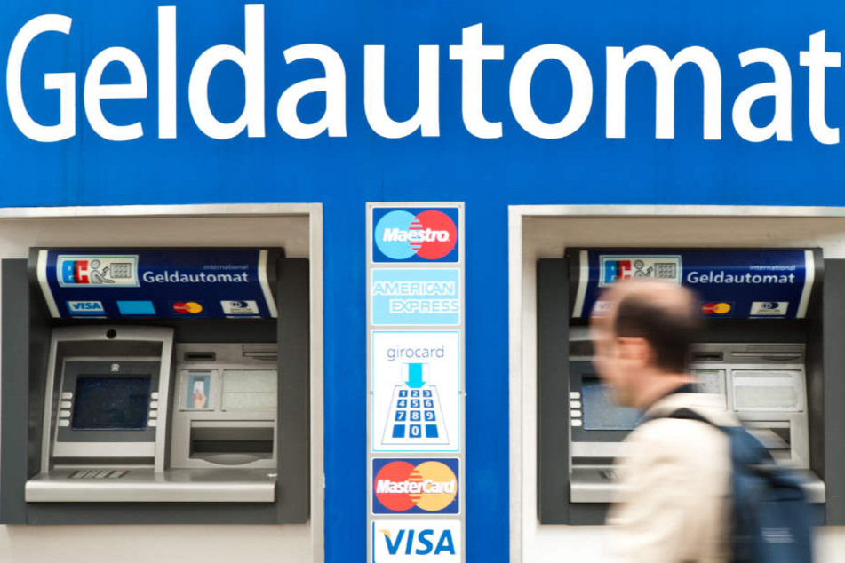 In NRW kommt es wieder häufiger zum Datenklau an Geldautomaten. (Symbolbild)