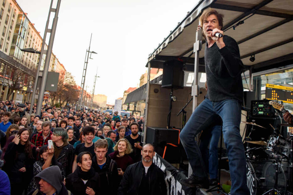 Die Toten Hosen bei einer Anti-Pegidda-Demo