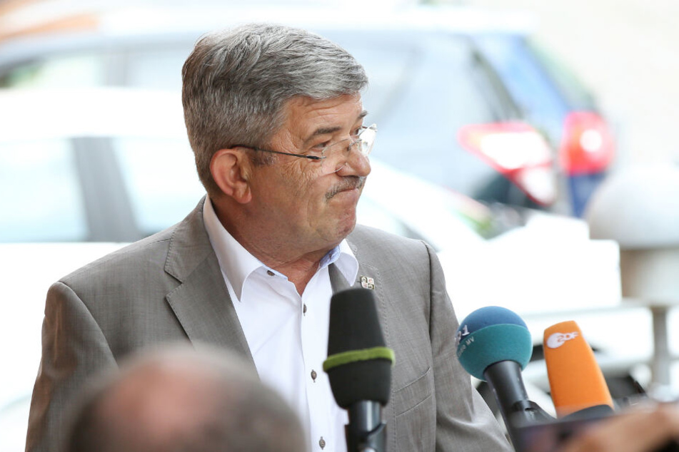 Innenminister Lorenz Caffier nahm Stellung zu den Vorkommnissen um Prepper und das SEK.