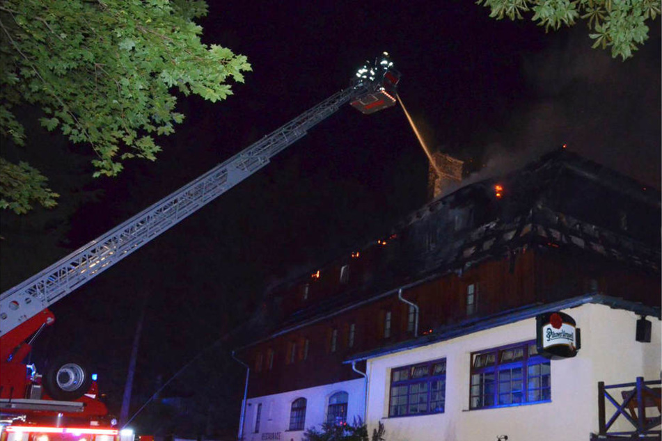 Die Feuerwehr war mit einem Großaufgebot vor Ort.