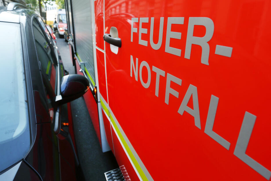 Ein Feuerwehrfahrzeug im Einsatz (Symbolbild)