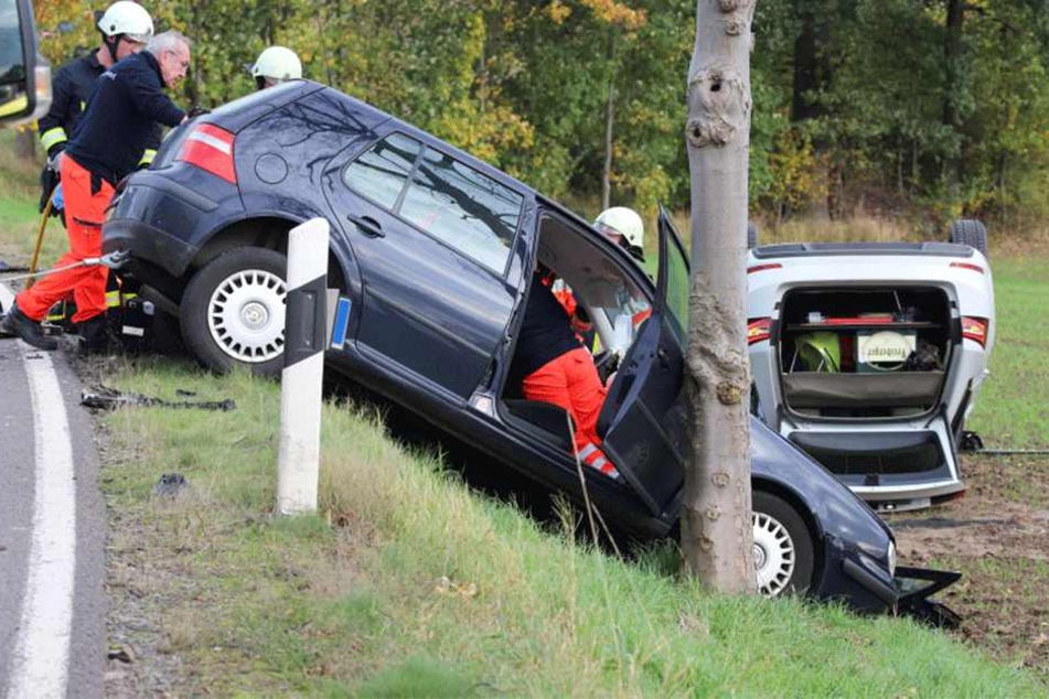 Der Skoda landete auf seinem Dach!