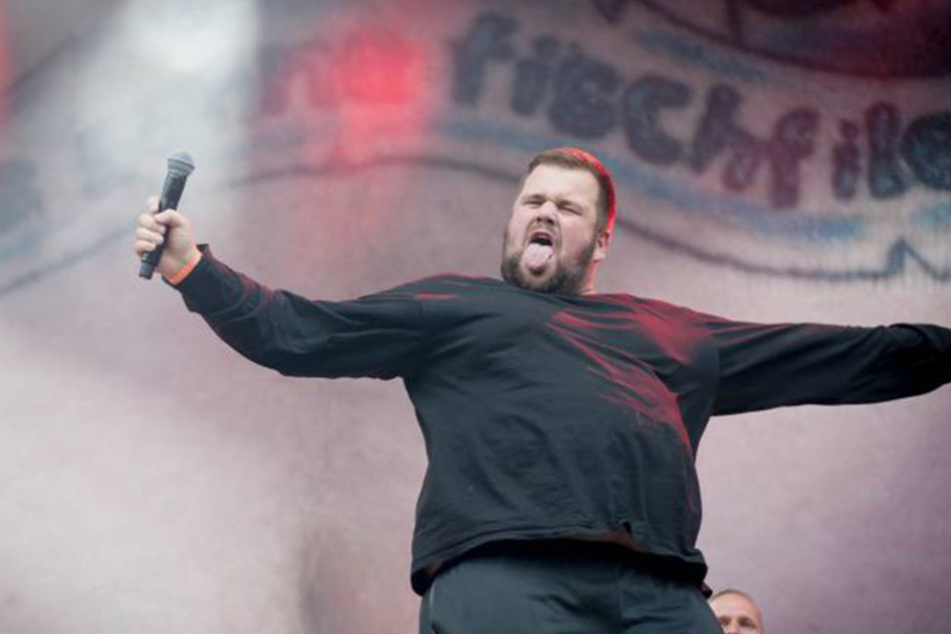 Jan "Monchi" Gorkow, Sänger von Feine Sahne Fisch Filet. Die autonome Punkband tauchte 2012 im Verfassungsschutz-Bericht auf.