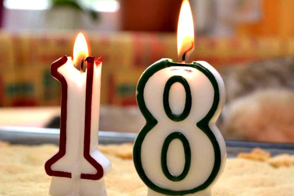Seinen 18. Geburtstag wird der junge Mann wohl so schnell nicht mehr vergessen.