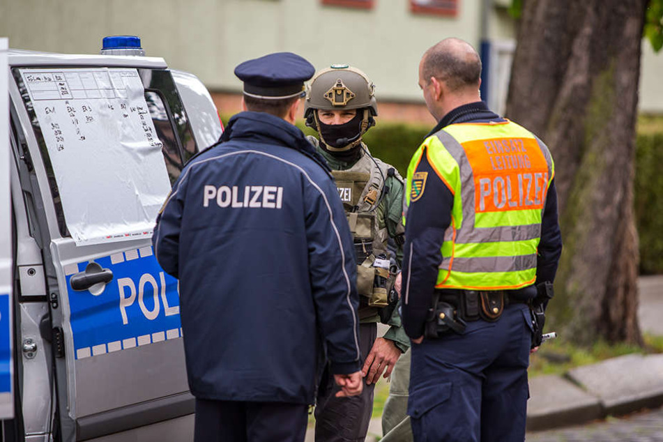 Das SEK hatte diese Woche gut zu tun: Am Mittwoch wurden bereits bundesweit Wohnungen von mutmaßlichen IS-Kämpfern gestürmt. (Symbolbild)