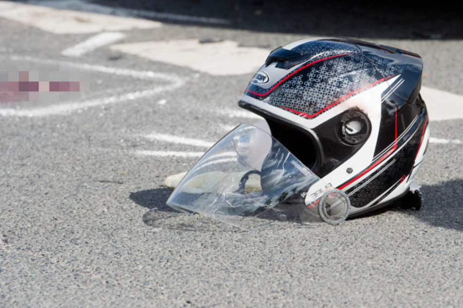 Ein Motorradfahrer ist in Adelshofen tödlich verunglückt. (Symbolbild)
