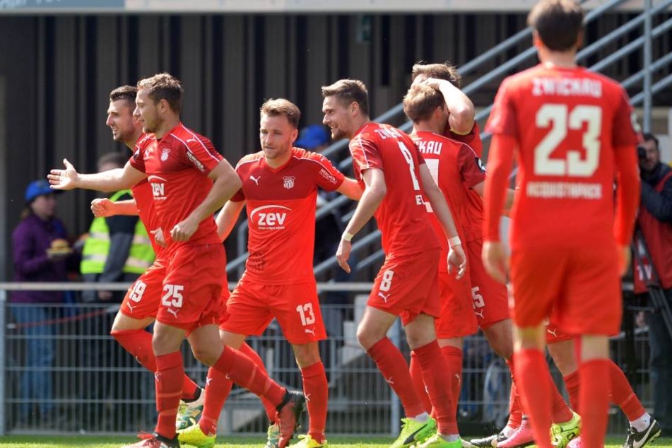 Der Torjubel vom FSV nach dem 0:1 durch Ronny König.
