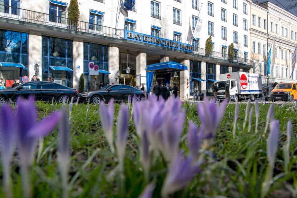 Das Hotel "Bayerischer Hof" in München: An der Bar des Hauses soll es zu dem Angriff gekommen sein.