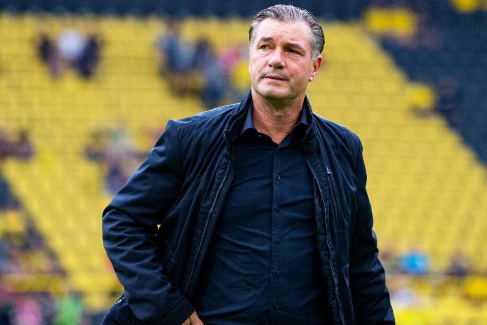 BVB-Sportdirektor Michael Zorc äußert sich zurückhaltend zur Stürmersuche bei Dortmund.